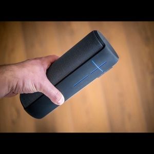 UE MEGABOOM WIRELESS WATER RESISTANT BLUETOOTH